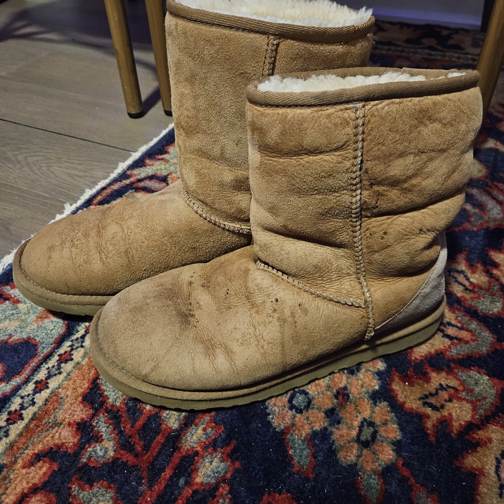 UGG Classic Tan Sheepskin Boots 9 - Picture 1 of 9